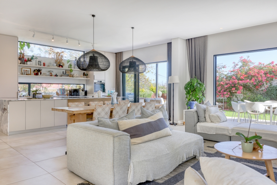 3 Bedroom Property for Sale in Sea Point Western Cape